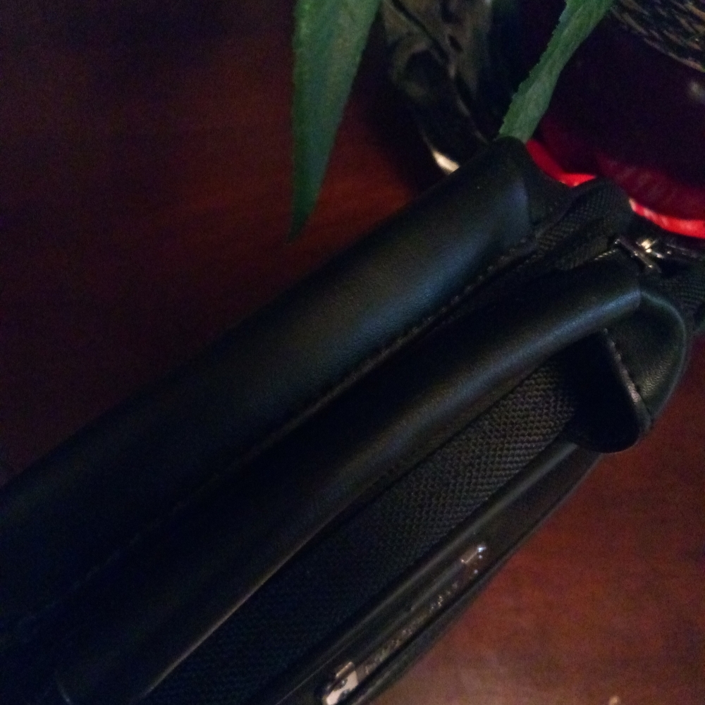 Kenneth Cole mini briefcase - Picture 4 of 5
